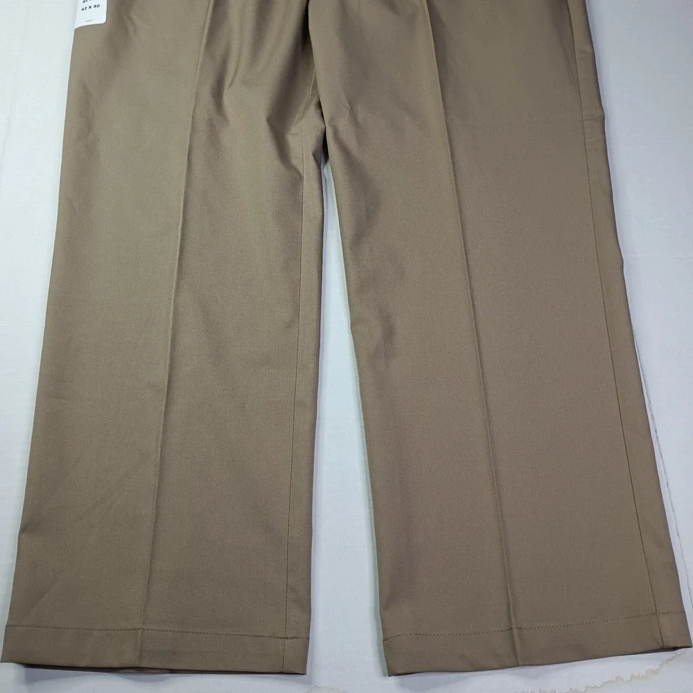 Haggar Cool Right Performance Flex Classic Fit Pants Men's Size 42x30 Khaki New